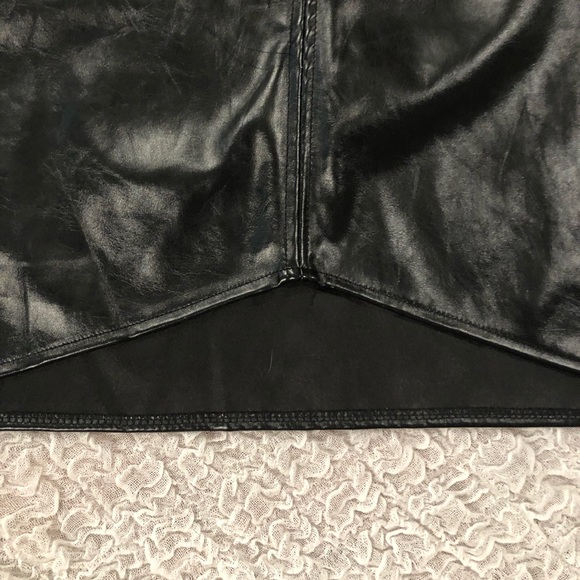 ☀️☀️☀️ 4/$20 NWT! Pretty Little Things Bekka asymmetrical vegan leather skirt! - Picture 4 of 8